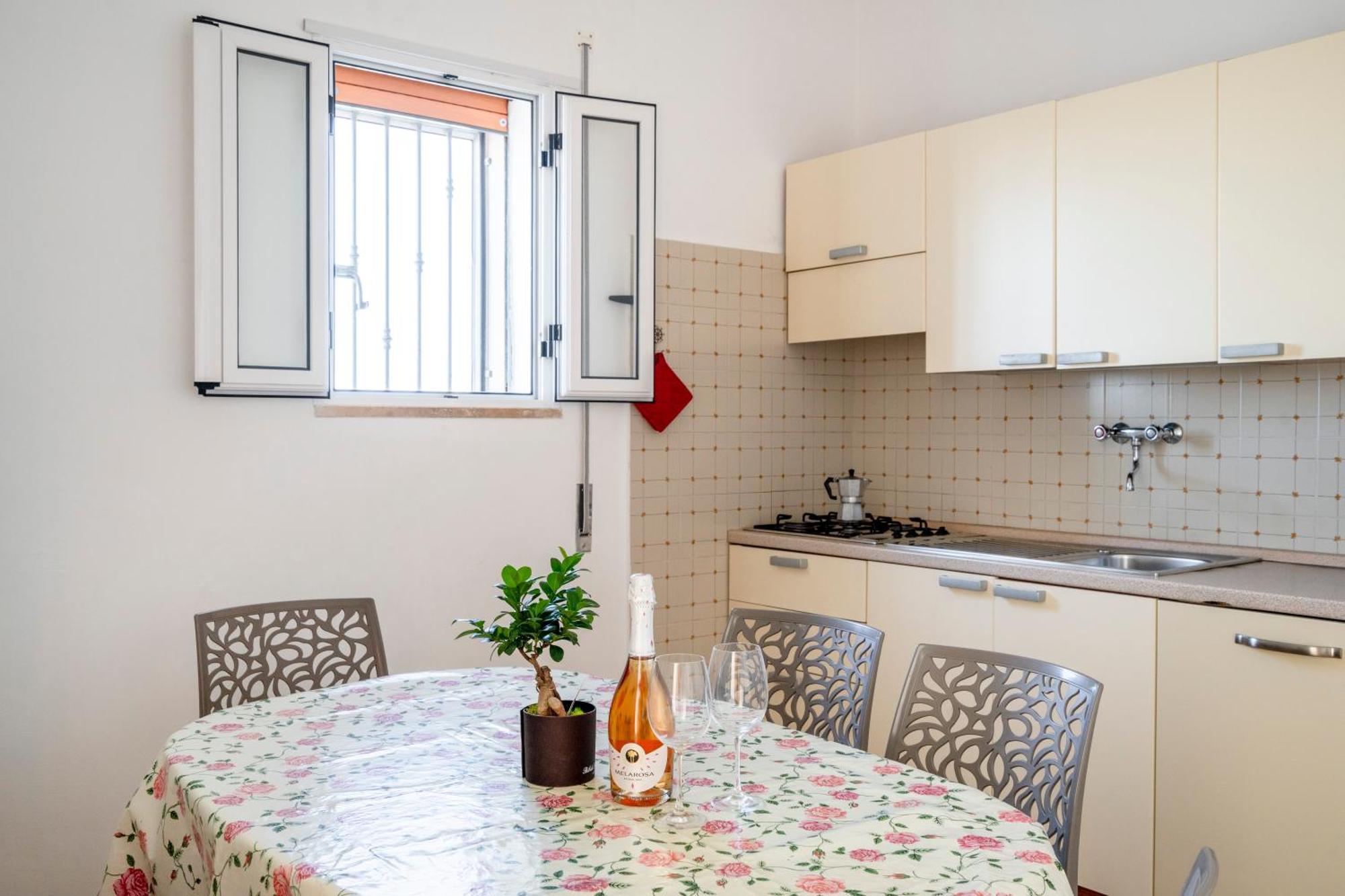 וילאנובה די אוסטוני Monolocale Ilporticciolovacanze מראה חיצוני תמונה